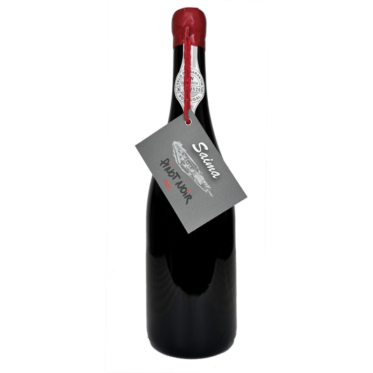 bottle of casa de saima pinot red wine