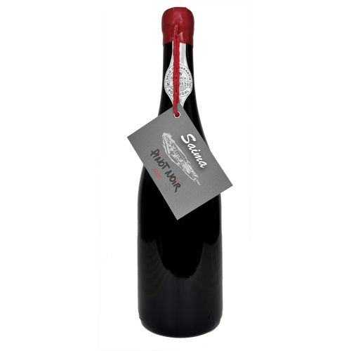 bottle of casa de saima pinot red wine